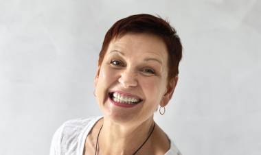 הסוף לשיניים מכוערות - האנשים שעברו את גיל 40 וסידרו לעצמם חיוך מושלם בפעם האחרונה בהחלט. בלי כאבים, בלי חומרים כימיים ובלי ברזלים על השיניים.